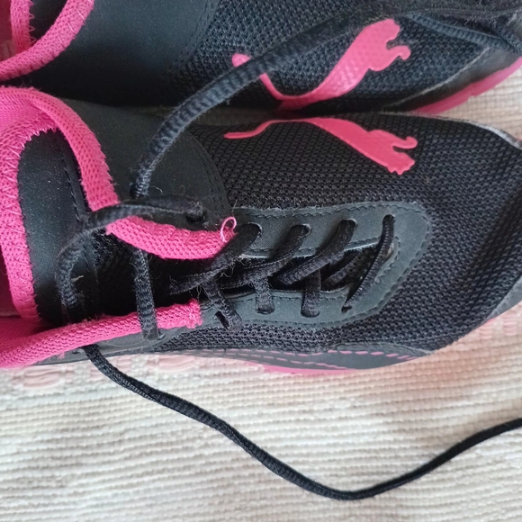 Puma Women's Espadrilles in Black and Pink - Picture 2 of 4